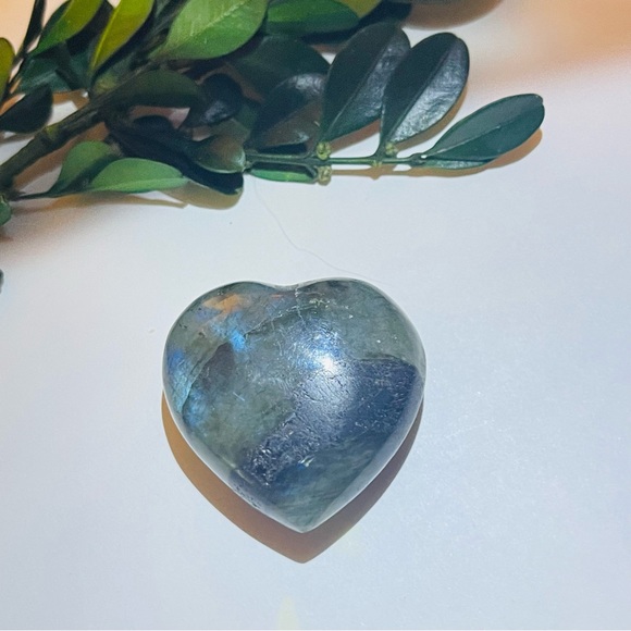 New Handmade Natural Labradorite Flash Blue Green Crystal Heart Carved Stone - Picture 15 of 15